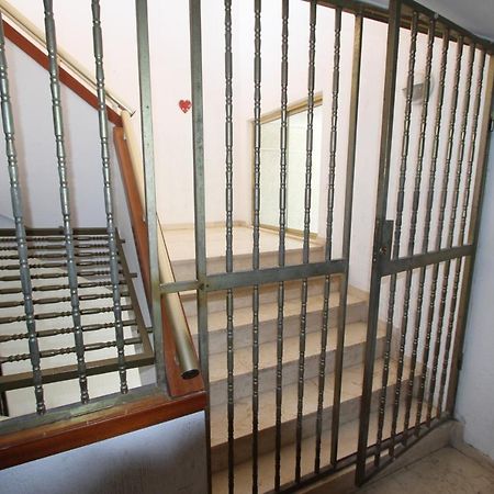 Apartamentos Arquus Center Салоу Стая снимка