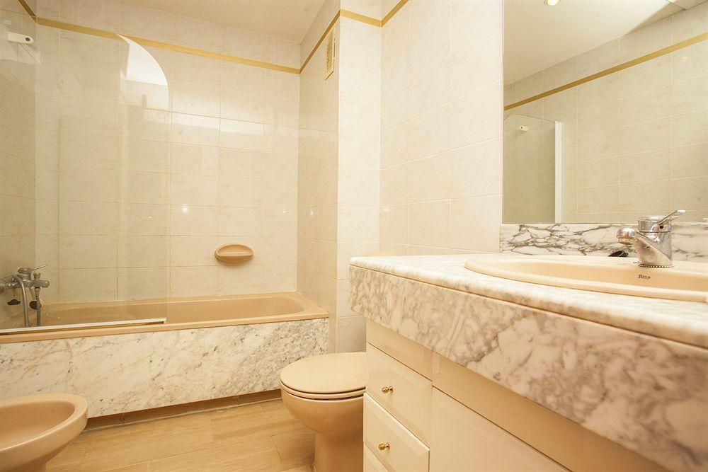 Apartamentos Arquus Center Салоу Екстериор снимка