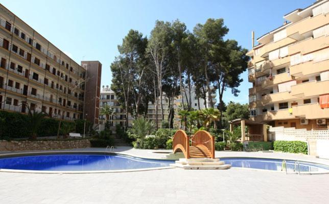 Apartamentos Arquus Center Салоу Екстериор снимка