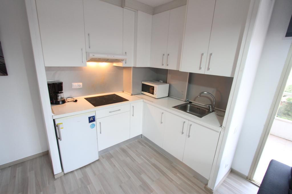 Apartamentos Arquus Center Салоу Екстериор снимка