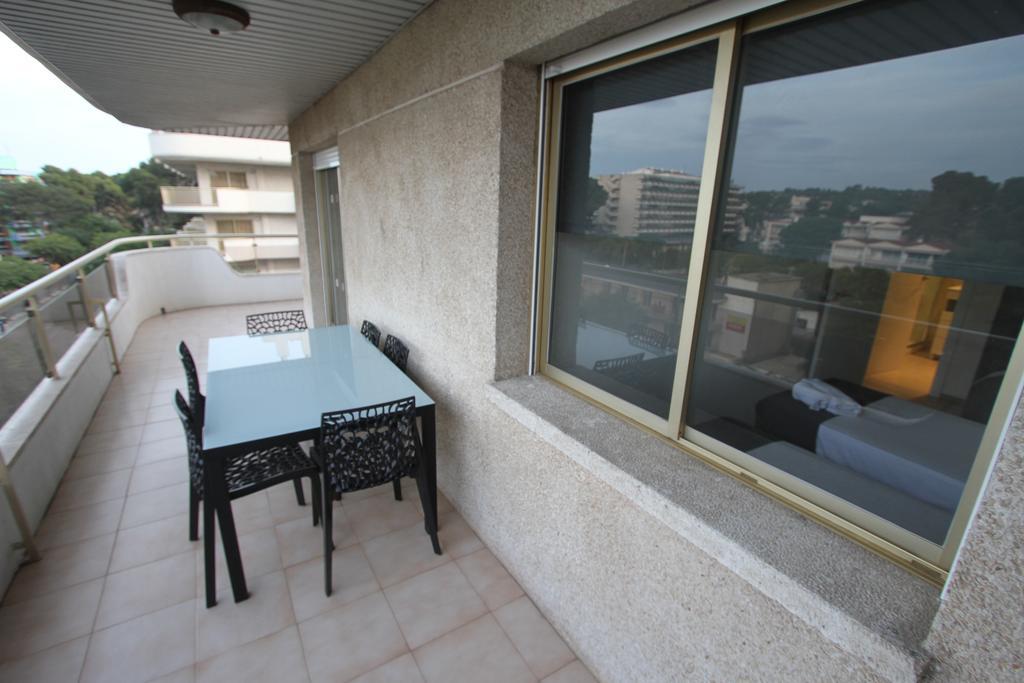 Apartamentos Arquus Center Салоу Екстериор снимка