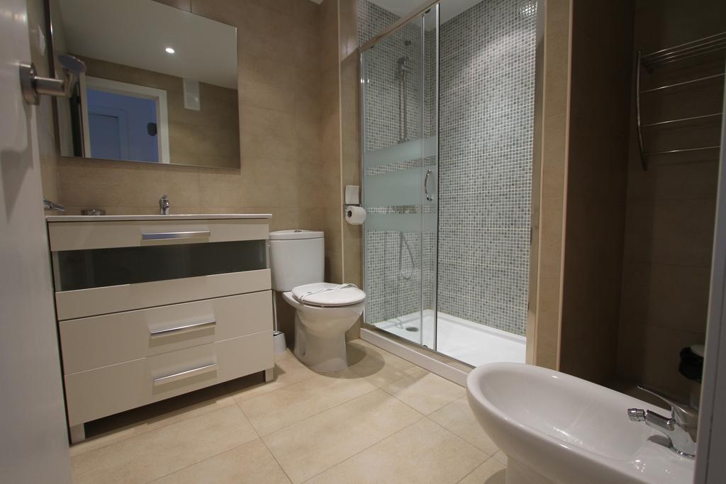 Apartamentos Arquus Center Салоу Екстериор снимка