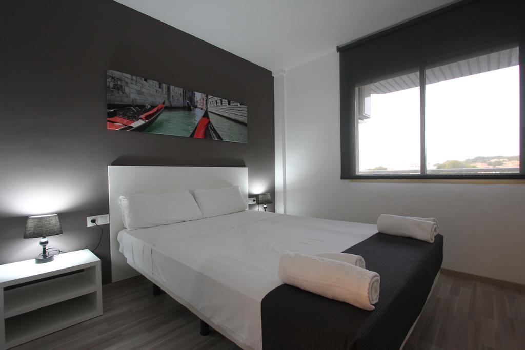 Apartamentos Arquus Center Салоу Екстериор снимка