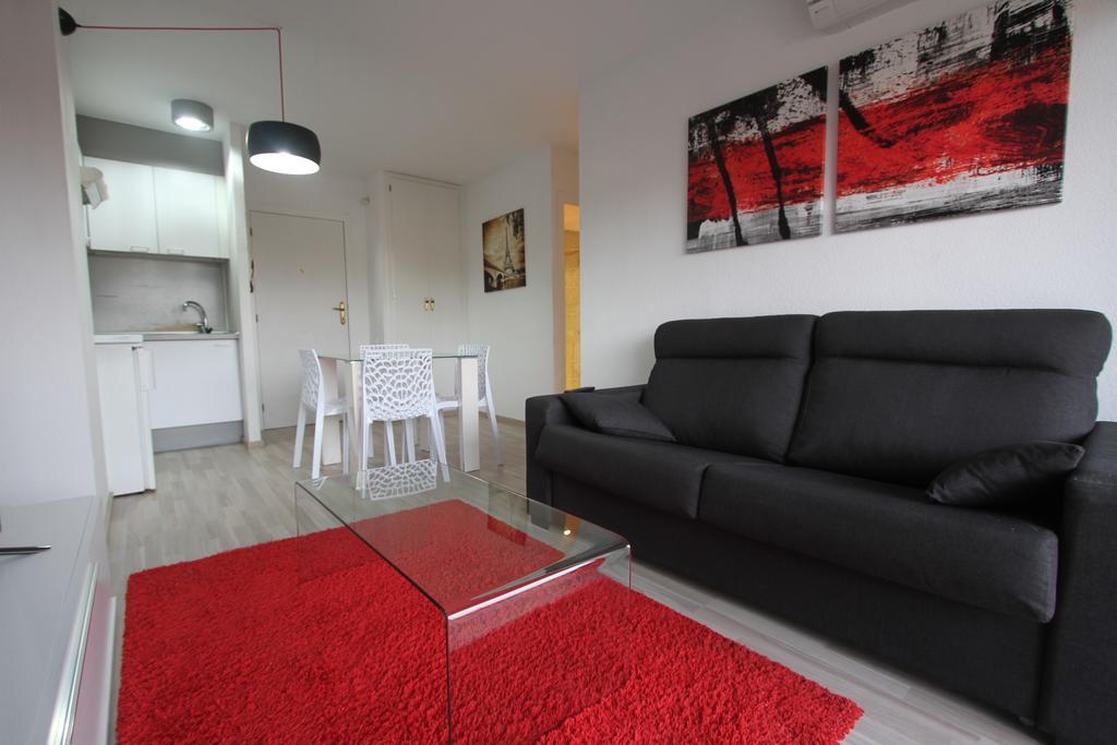 Apartamentos Arquus Center Салоу Екстериор снимка