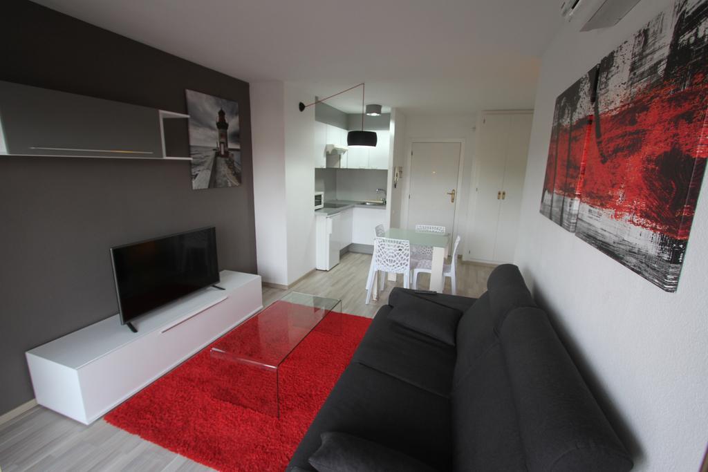 Apartamentos Arquus Center Салоу Екстериор снимка