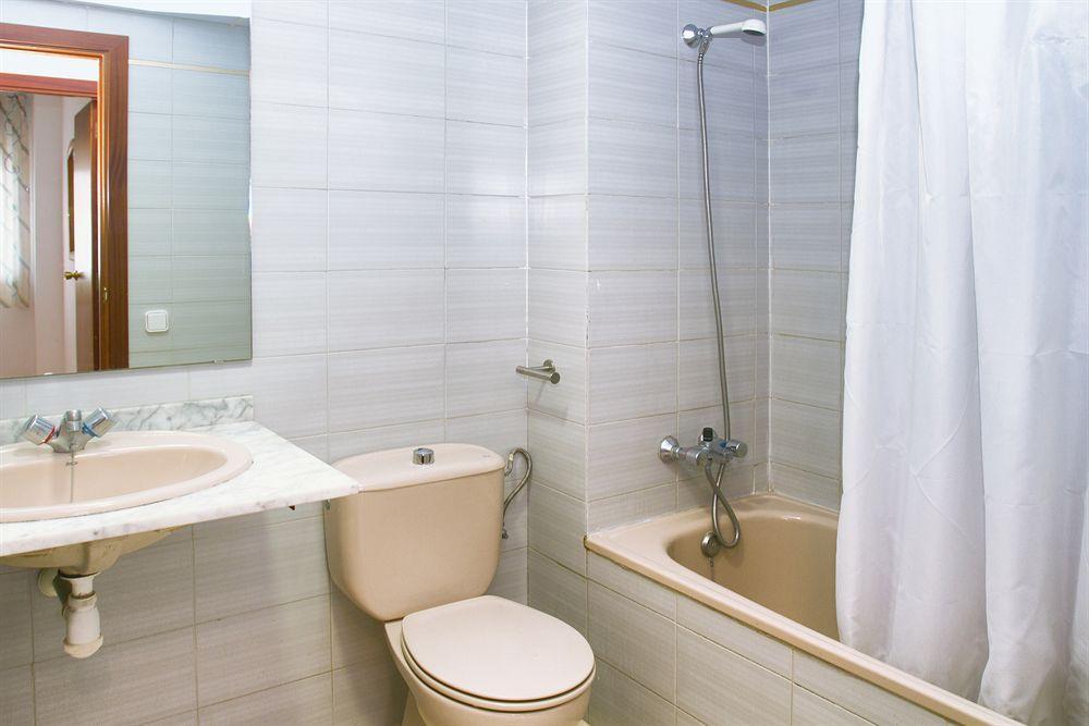 Apartamentos Arquus Center Салоу Екстериор снимка