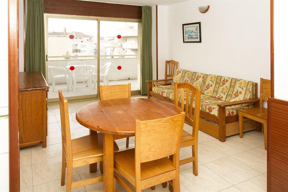 Apartamentos Arquus Center Салоу Екстериор снимка