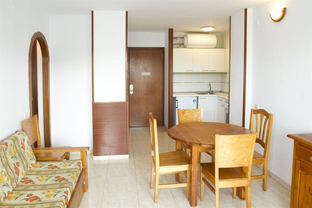 Apartamentos Arquus Center Салоу Екстериор снимка