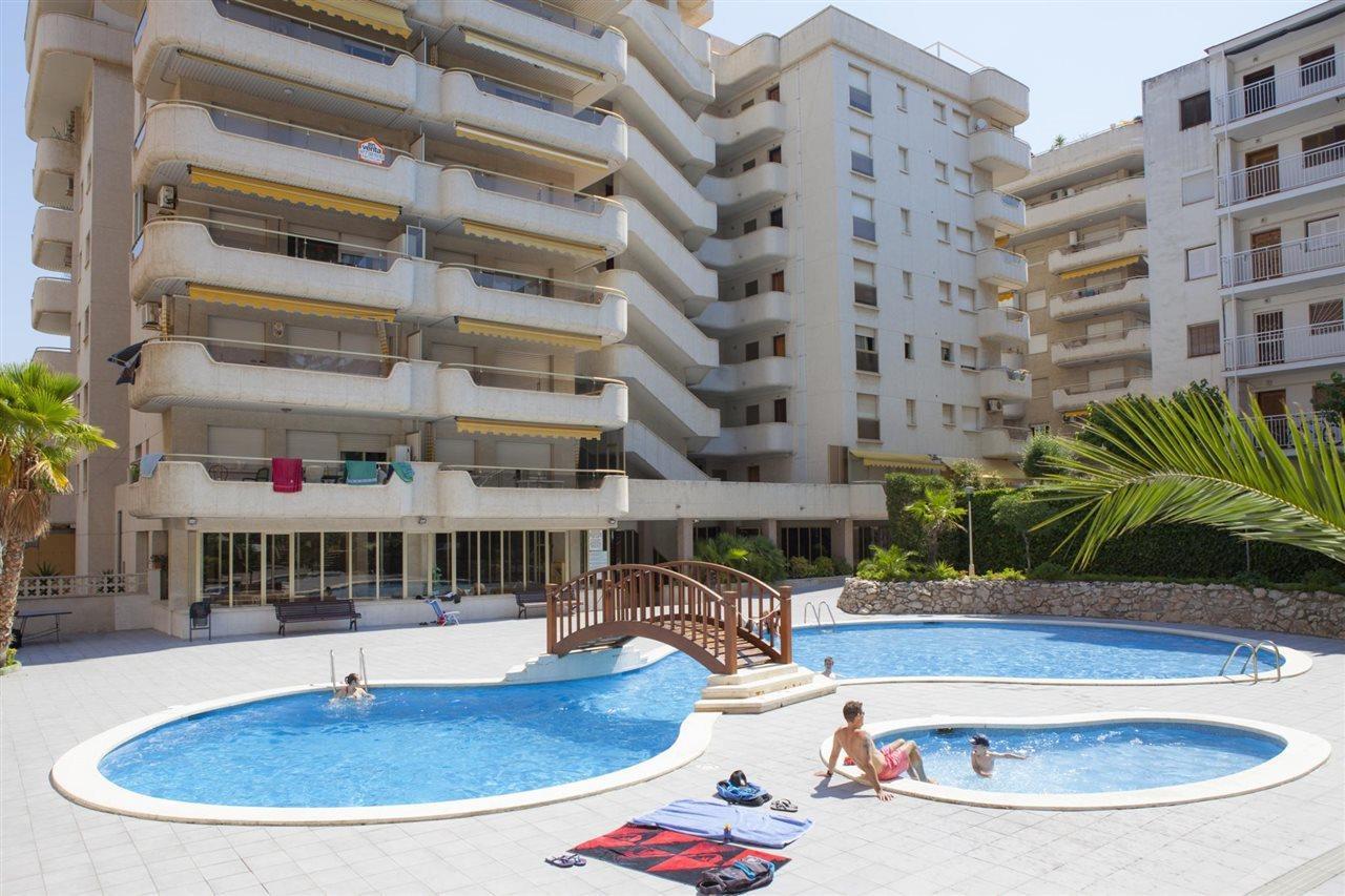 Apartamentos Arquus Center Салоу Екстериор снимка
