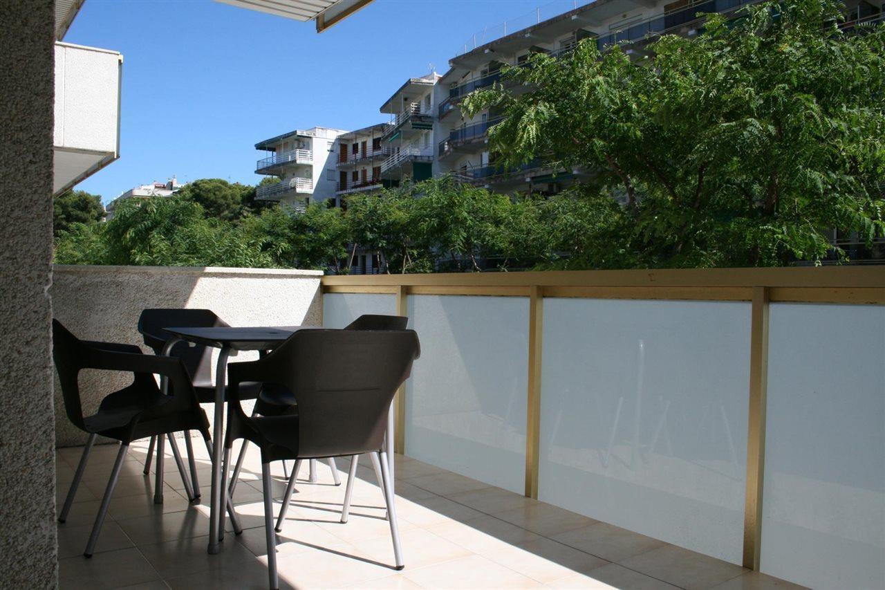 Apartamentos Arquus Center Салоу Екстериор снимка